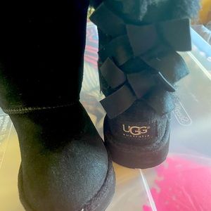 Ugg Bailey bow boots in black, toddler size 6